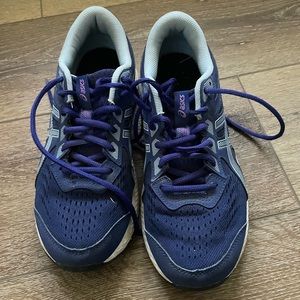 Women’s ASICS tennis shoes